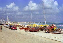 Praia da Caponga : A queridinha praia dos cearenses praia da caponga
