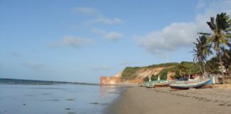 Praia da Redonda: e as suas belezas naturais no limite com o Rio Grande do Norte praia da redonda