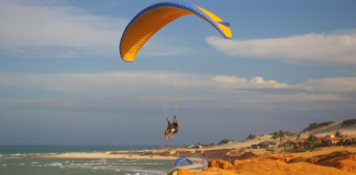 voo de parapente em canoa quebrada