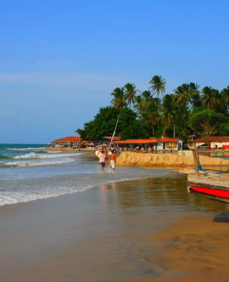 Praia de Paracuru: sol, águas claras e muito carnaval