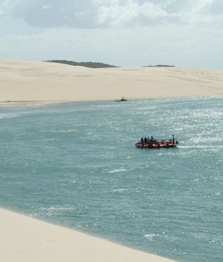 Praia da Baleia: natureza e tranquilidade para suas férias no Ceará praia da baleia